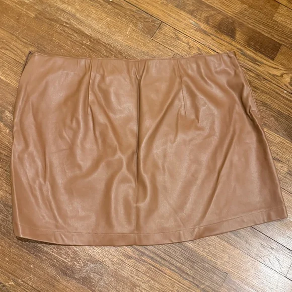 Size XL Abercrombie & Fitch faux leather tan/ brown mini skirt - Picture 3 of 8